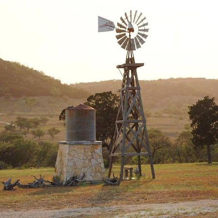 Last Outpost Bandera Ranch House Εξωτερικό φωτογραφία