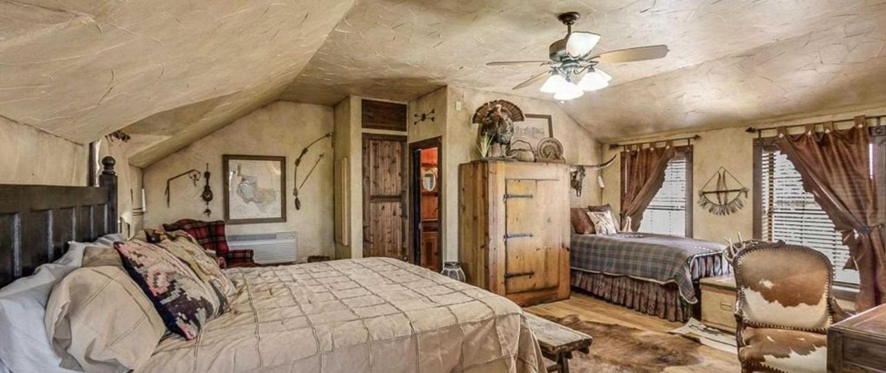 Last Outpost Bandera Ranch House Εξωτερικό φωτογραφία