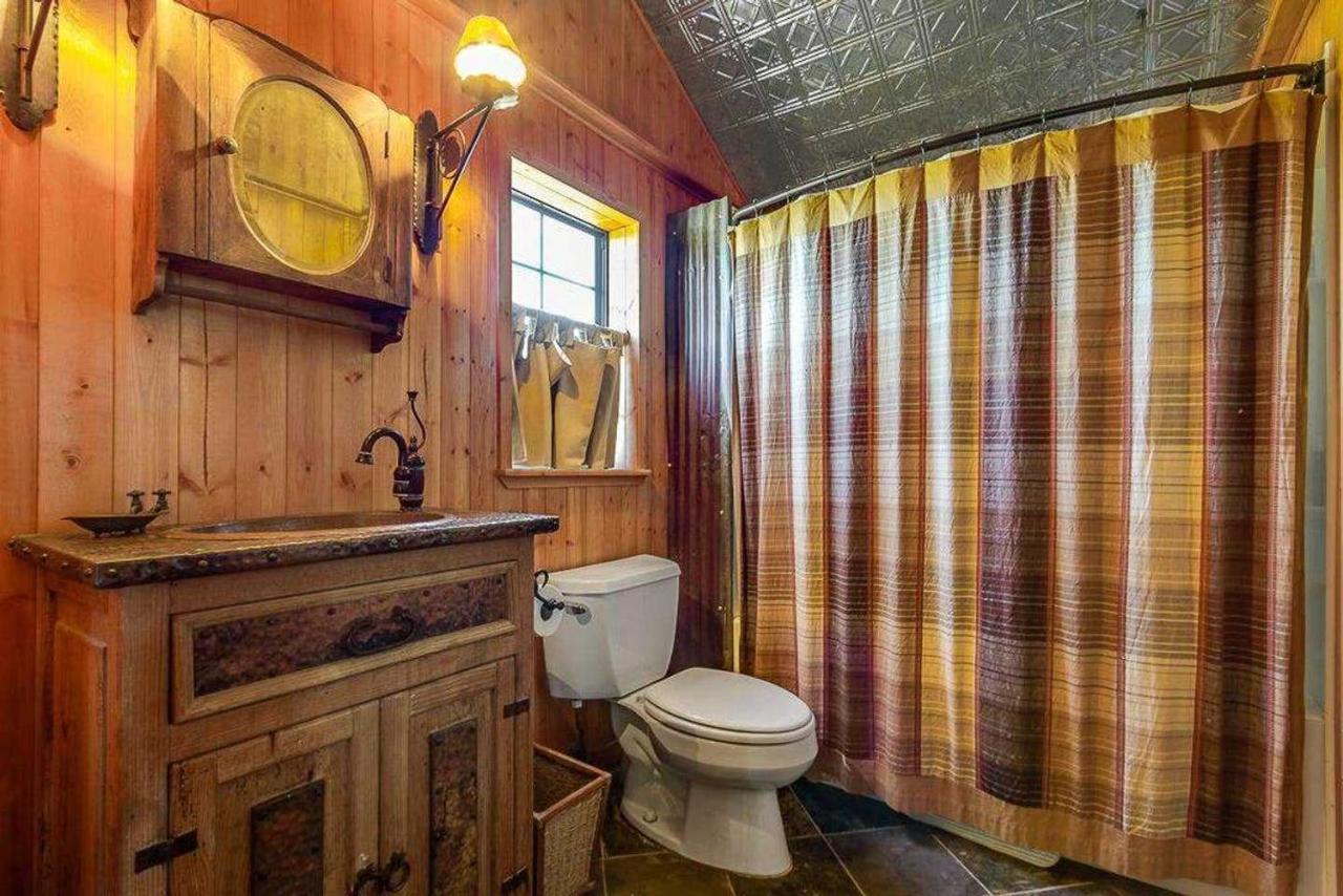 Last Outpost Bandera Ranch House Εξωτερικό φωτογραφία