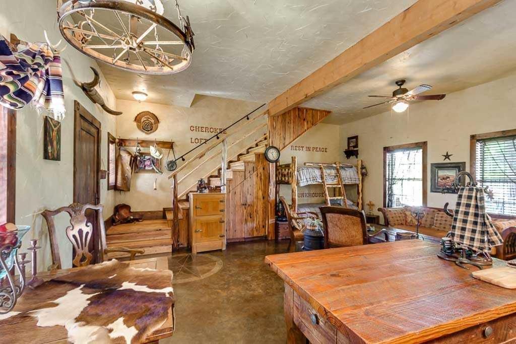 Last Outpost Bandera Ranch House Εξωτερικό φωτογραφία