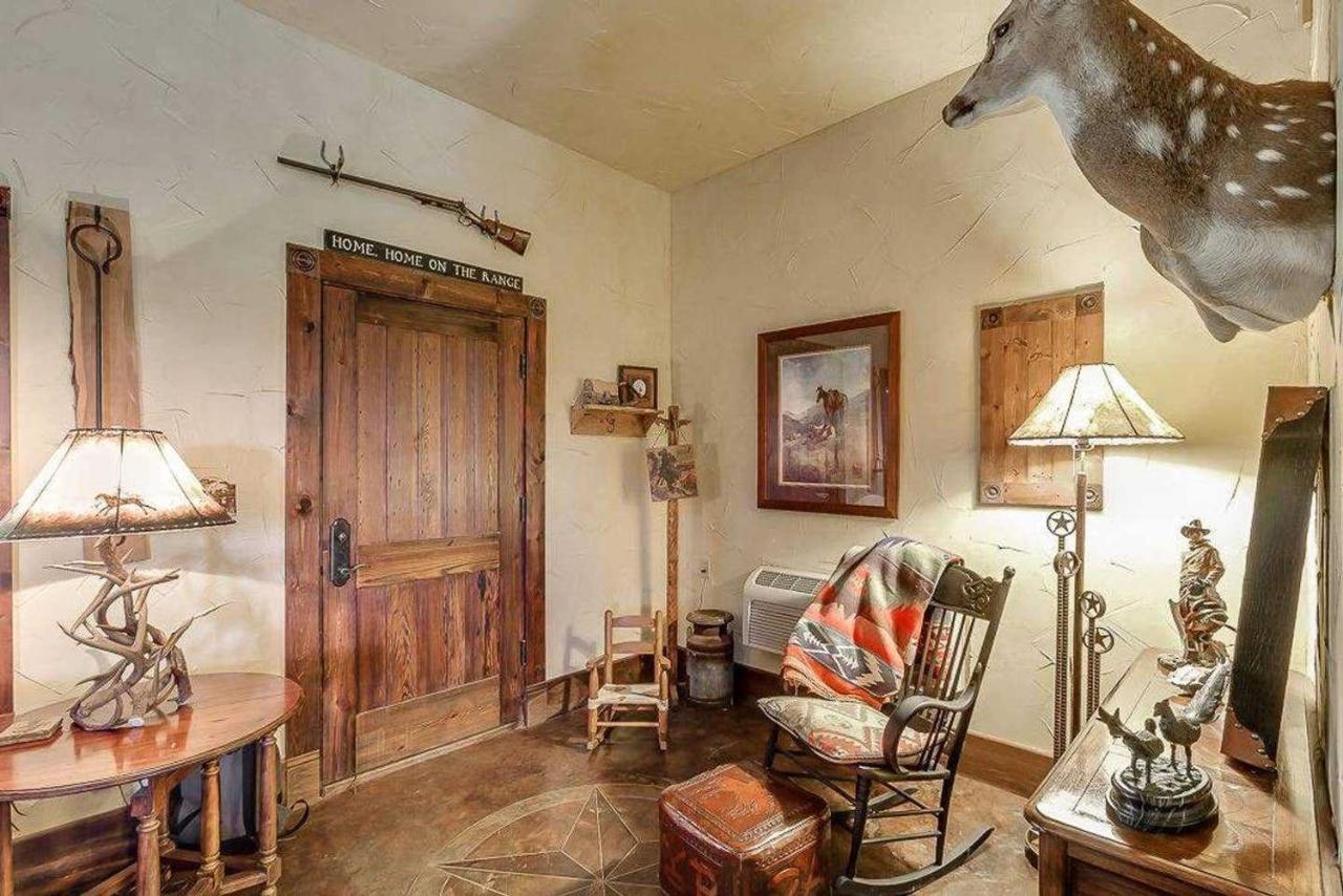 Last Outpost Bandera Ranch House Εξωτερικό φωτογραφία