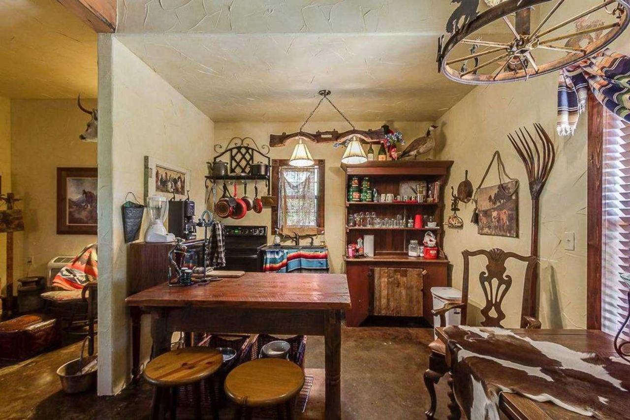Last Outpost Bandera Ranch House Εξωτερικό φωτογραφία